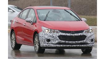 Chevrolet Cruze hybrid spotted on development