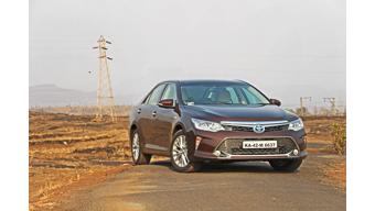 Toyota halts Camry Hybrid citing low sales