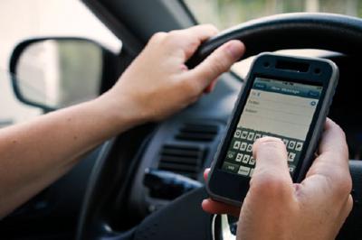 Mobile phones and driving â€“ safety tips