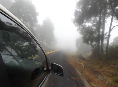 Tips to drive a car safely in foggy conditions