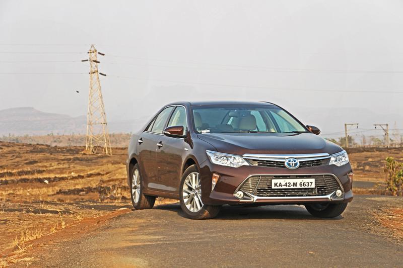 Toyota Camry Hybrid Facelift Review