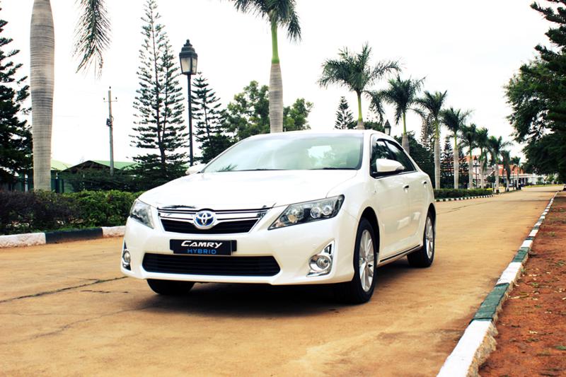 Toyota Camry Hybrid: Clean Drive